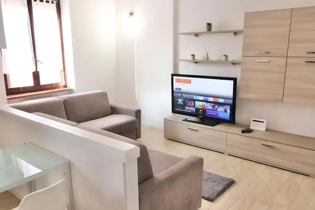 Chic And Comfortable Apartment In Verona 0*,